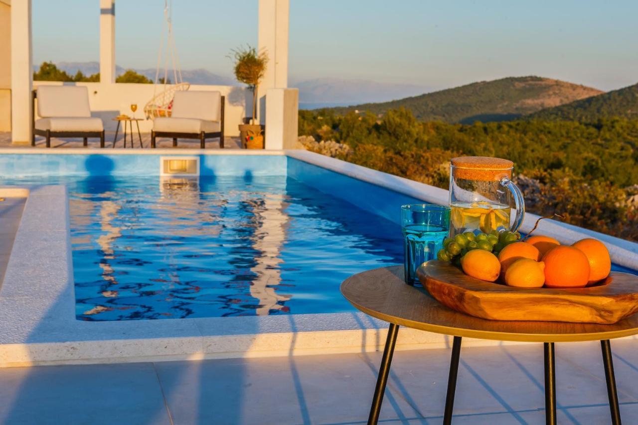 Villa Zlatno Sunce In The Hills Near Trogir Vrsine المظهر الخارجي الصورة