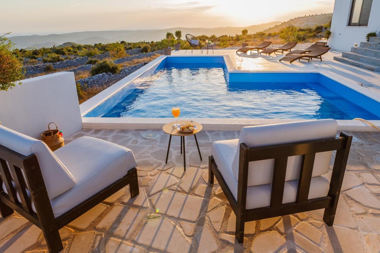 Villa Zlatno Sunce In The Hills Near Trogir Vrsine المظهر الخارجي الصورة