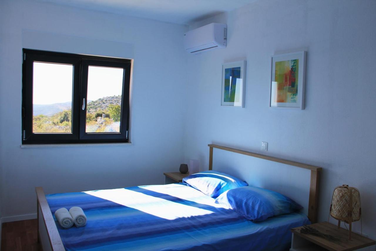 Villa Zlatno Sunce In The Hills Near Trogir Vrsine المظهر الخارجي الصورة